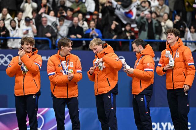 (From L) Gold medallists Netherlands' Melle van 't Wout, Netherlands' Jens van 't Wout, Netherlands' Friso Emons, Netherlands' Itzhak de Laat and Netherlands' Teun Boer stand on the podium of the short track speed skating men's 5000m relay final during the Milano Cortina 2026 Winter Olympic Games at Milano Ice Skating Arena in Milan on February 20, 2026. (Photo by Gabriel BOUYS / AFP)