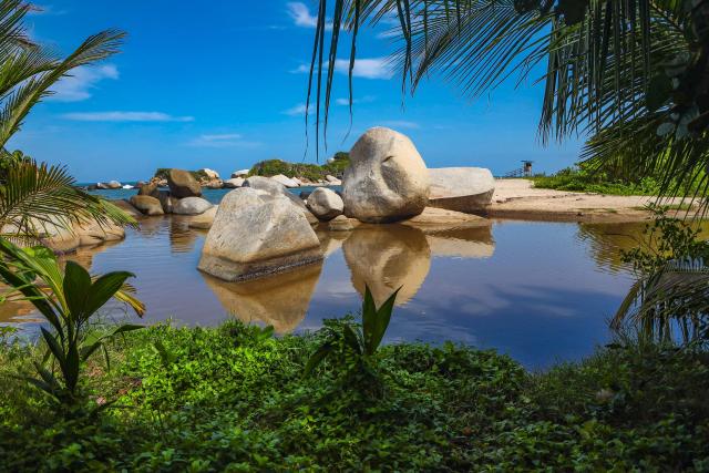This general view shows of National Park Tayrona in Magdalena Department, Colombia on July 30 2025. Defense Minister Pedro Sanchez said that extortion and pressure from ‘Los Pachenca’, a paramilitary group also known as the Conquistador Self-Defense Forces of the Sierra Nevada, forced the temporary closure of the park. (Photo by Marco PERDOMO / AFP)
