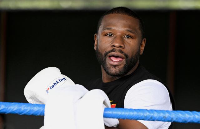 (FILES) US boxer Floyd Mayweather Jr. gestures during an open to public training session for his upcoming exhibition fight against John Gutti III in Mexico City on August 22, 2024. Floyd Mayweather is coming out of retirement and will return to professional boxing after his exhibition fight with Mike Tyson this spring, he announced on February 20. Former multi-weight world champion Mayweather retired from boxing in 2017, unbeaten in 50 bouts, though he has appeared in several exhibition fights since. (Photo by ALFREDO ESTRELLA / AFP)