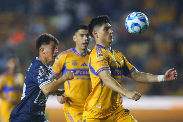 Pachuca's forward #18 Alexei Dominguez (L) and Tigres' defender #32 Vladimir Lorona fight for the ball during the Liga MX Clausura football match between Tigres and Pachuca at the University Stadium (UANL) in Monterrey, Mexico, on February 20, 2026. (Photo by Julio Cesar AGUILAR / AFP)