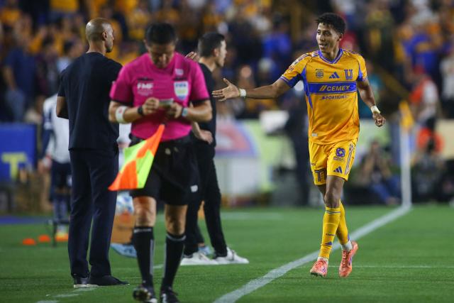 Tigres' forward #77 Ozziel Herrera (R) celebrates with his coach Argentine Guido Pizarro after scoring his team's first goal during the Liga MX Clausura football match between Tigres and Pachuca at the University Stadium (UANL) in Monterrey, Mexico, on February 20, 2026. (Photo by Julio Cesar AGUILAR / AFP)