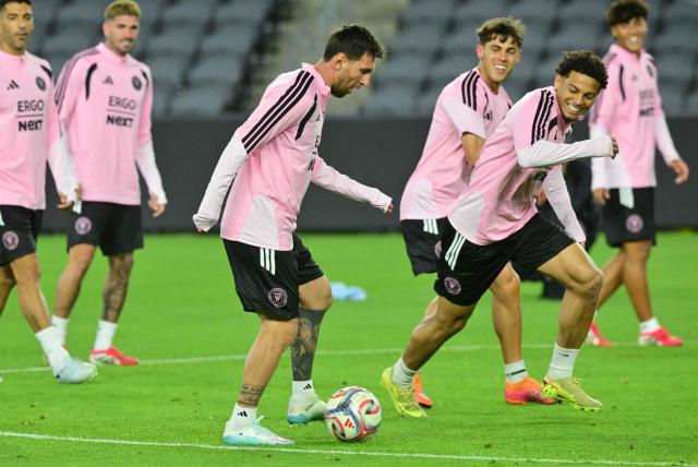 Inter Miami's Argentine forward Lionel Messi (3L), US defender Noah Allen (3R) and US midfielder David Ruiz (2R) participate in a training session at the BMO Stadium, in Los Angeles, on February 20, 2026. (Photo by Frederic J. Brown / AFP)