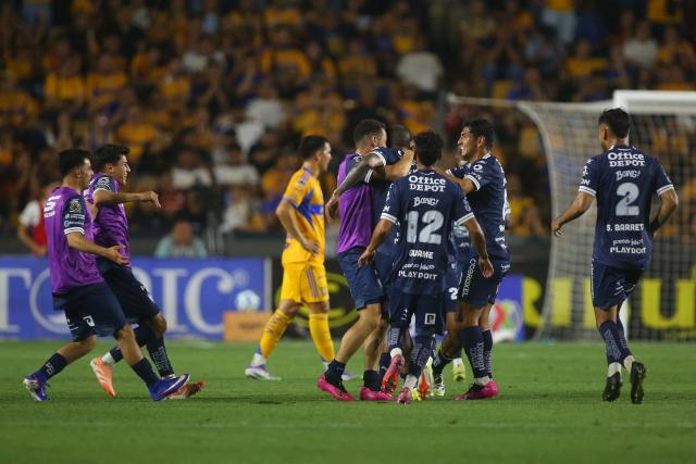 Pachuca’s players celebrate after Brazilian forward #29 Kenedy scored his team’s second goal during the Liga MX Clausura football match between Tigres and Pachuca at the University Stadium (UANL) in Monterrey, Mexico, on February 20, 2026. (Photo by Julio Cesar AGUILAR / AFP)