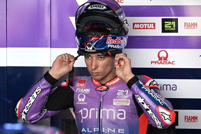 Prima Pramac Yamaha's Turkish rider Toprak Razgatlioglu puts his helmet on in the garage during the first day of the 2026 MotoGP pre-season test at the Buriram International Circuit in Buriram on February 21, 2026. (Photo by Lillian SUWANRUMPHA / AFP)