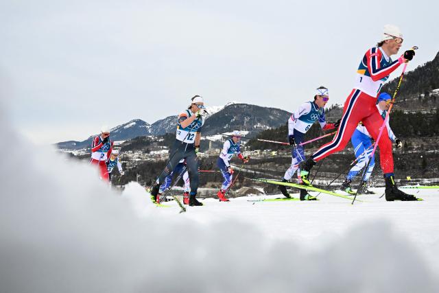 (From R) Norway's Johannes Hoesflot Klaebo, France's Mathis Desloges, France's Hugo Lapalus, Individual Neutral Athlete Savelii Korostelev and Norway's Harald Oestberg Amundsen compete during the men's cross country 50km mass start final event of the Milano Cortina 2026 Winter Olympic Games at Tesero Cross-Country Skiing Stadium in Lago di Tesero (Val di Fiemme) on February 21, 2026. (Photo by Tobias SCHWARZ / AFP)