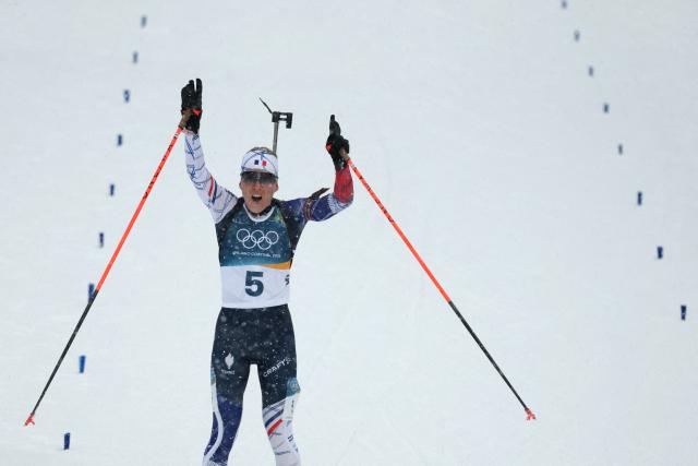 France's Oceane Michelon reacts as she approaches the finish line during the women's biathlon 12.5km mass start event during the Milano Cortina 2026 Winter Olympic Games at the Anterselva Biathlon Arena (Sudtirol Arena) in Anterselva (Val Pusteria) on February 21, 2026. (Photo by Odd ANDERSEN / AFP)