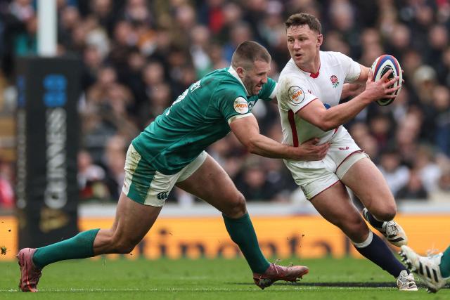 England's centre Fraser Dingwall (R) carries the ball during the Six Nations international rugby union match between England and Ireland at Allianz Stadium, Twickenham, in south-west London, on February 21, 2026. (Photo by Adrian Dennis / AFP)