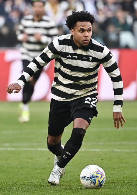 Juventus' US midfielder #22 Weston McKennie runs with the ball during the Italian Serie A football match between Juventus and Como at the Allianz stadium in Turin on February 21, 2026. (Photo by Isabella BONOTTO / AFP)