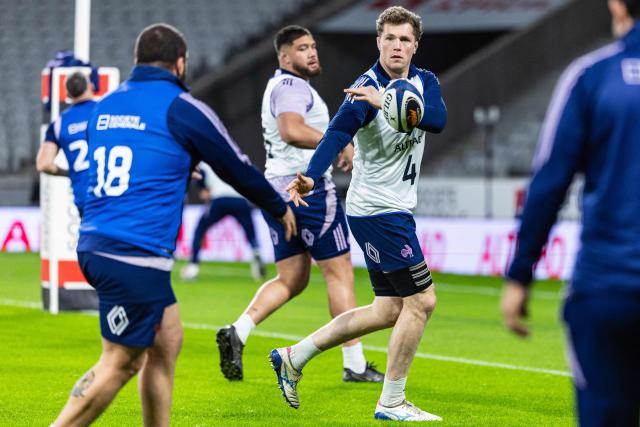 France's lock Thibaud Flament takes part in the captain's run on the eve of the Six Nations rugby union match between France and Italy at the Stade Pierre-Mauroy in Villeneuve-d'Ascq, northern France, on February 21, 2026. (Photo by Sameer Al-DOUMY / AFP)