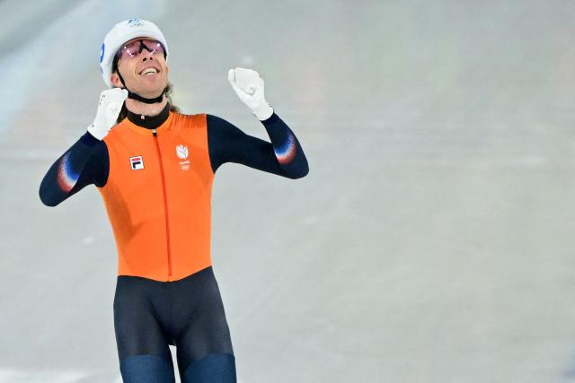 Netherlands' Jorrit Bergsma celebrates as he wins the speed skating men's mass start final during the Milano Cortina 2026 Winter Olympic Games at Milano Speed Skating Stadium in Milan on February 21, 2026. (Photo by Piero CRUCIATTI / AFP)