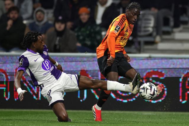 Paris FC's French defender #19 Nhoa Sangui (R) is tackled by Toulouse's Norwegian defender #12 Warren Kamanzi (L) during the French L1 football match between Toulouse FC and Paris FC at the TFC Stadium in Toulouse, southwestern France, on February 21, 2026. (Photo by Valentine CHAPUIS / AFP)