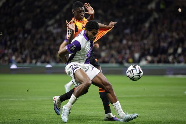 Toulouse's French defender #24 Dayann Methalie fights for the ball with Paris FC's French forward #07 Alimami Gory during the French L1 football match between Toulouse FC and Paris FC at the TFC Stadium in Toulouse, southwestern France, on February 21, 2026. (Photo by Valentine CHAPUIS / AFP)