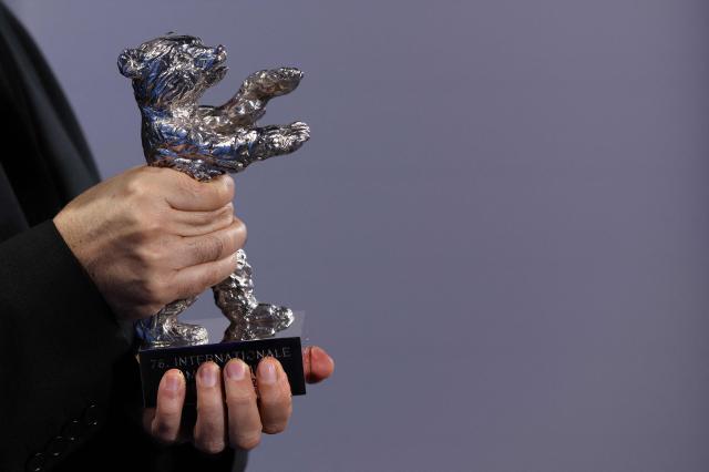 US director Lance Hammer poses during a photocall after winning the Silver Bear Jury Prize for the movie "Queen at Sea" at the 76th Berlinale, Europe's first major film festival of the year, in Berlin on February 21, 2026. The 76th Berlin Film Festival draws to a close after 10 days, with 22 films in competition. (Photo by Ronny HARTMANN / POOL / AFP)