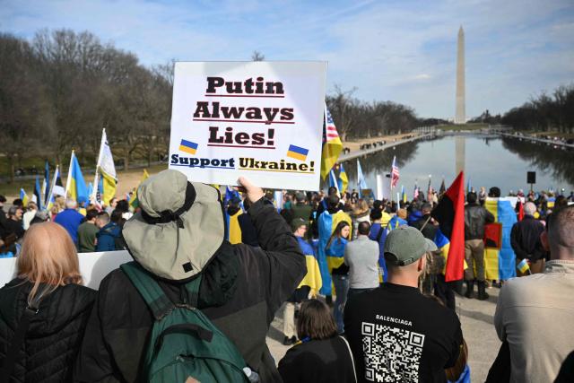 Activists take part in a rally to mark the fourth anniversary of Russia’s war on Ukraine, at the Lincoln Memorial in Washington, DC on February 21, 2026. (Photo by Mandel NGAN / AFP)