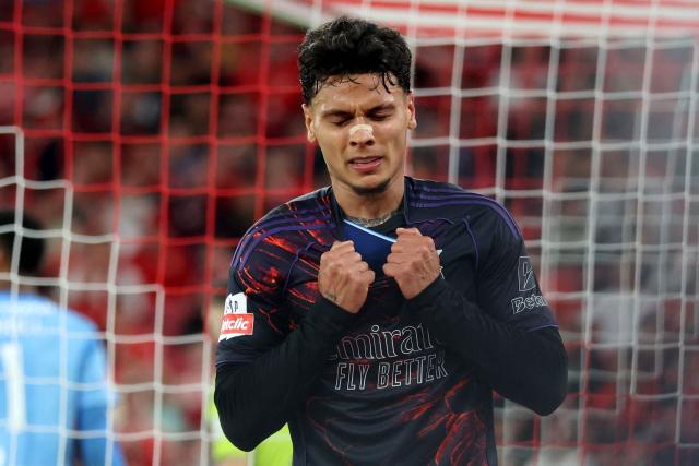 SL Benfica's Colombian midfielder #20 Richard Rios reacts during the Portuguese League football match between SL Benfica and AVS Futebol SAD at Estadio da Luz in Lisbon on February 21, 2026. (Photo by PATRICIA DE MELO MOREIRA / AFP)