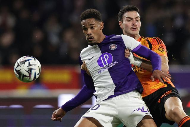 Toulouse's Brazilian forward #20 Emersonn fights for the ball with Paris FC's defender #42 Diego Coppola (R) during the French L1 football match between Toulouse FC and Paris FC at the TFC Stadium in Toulouse, southwestern France, on February 21, 2026. (Photo by Valentine CHAPUIS / AFP)