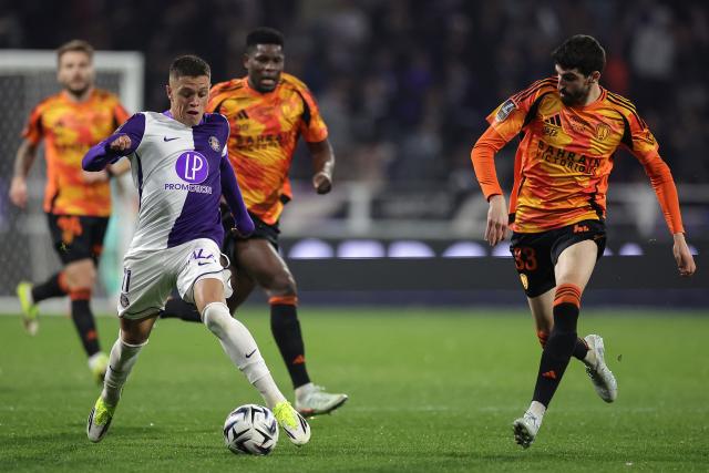 Toulouse's Argentine forward #11 Santiago Hidalgo runs with the ball during the French L1 football match between Toulouse FC and Paris FC at the TFC Stadium in Toulouse, southwestern France, on February 21, 2026. (Photo by Valentine CHAPUIS / AFP)