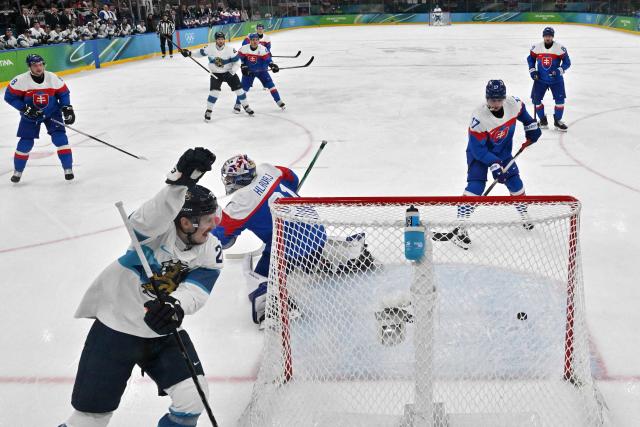 Finland's #28 Eeli Tolvanen celebrates after his team's second goal next to Slovakia's #31 Samuel Hlavaj and Slovakia's #17 Simon Nemec during the men's bronze medal ice hockey match between Slovakia and Finland at the Milano Santagiulia Ice Hockey Arena during the Milano Cortina 2026 Winter Olympic Games in Milan, on February 21, 2026. (Photo by Alexander NEMENOV / POOL / AFP)