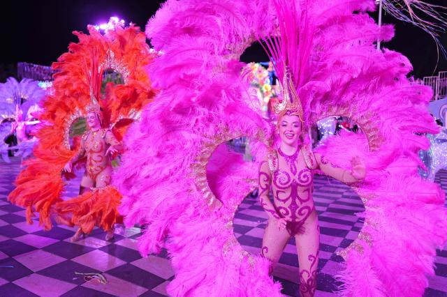 An artist performs during the 141th edition of the Nice Carnival in the French Riviera City of Nice on February 21, 2026. The edition 2026 of the Nice Carnival, whose theme is "Long live the Queen", takes place until March 1, 2026. (Photo by Valery HACHE / AFP)