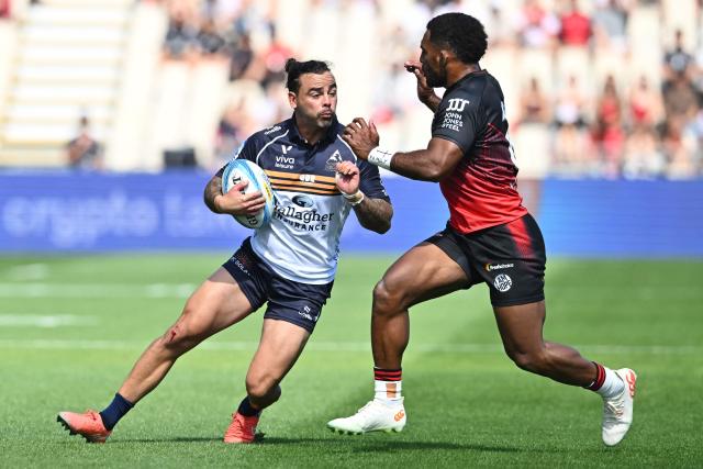 Brumbies' Andy Muirhead (L) runs with the ball as Crusaders' Sevu Reece attempts to tackle him during round two of the Super Rugby Pacific match between the Crusaders and Brumbies at Apollo Projects Stadium in Christchurch on February 22, 2026. (Photo by Sanka VIDANAGAMA / AFP)