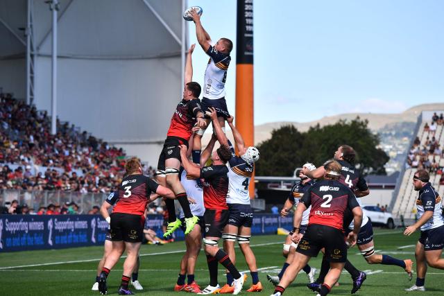 Brumbies' Charlie Cale (C) wins a lineout during round two of the Super Rugby Pacific match between the Crusaders and Brumbies at Apollo Projects Stadium in Christchurch on February 22, 2026. (Photo by Sanka VIDANAGAMA / AFP)