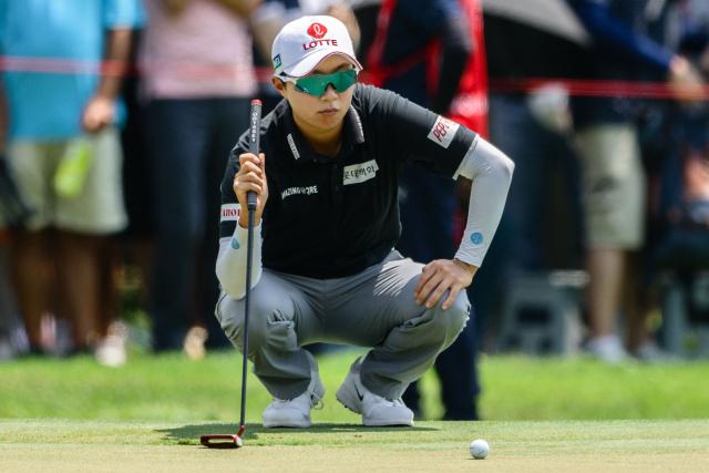 Kim Hyo-joo of South Korea lines up a putt during the final day of the 2026 Honda LPGA Thailand golf tournament at the Siam Country Club in Pattaya on February 22, 2026. (Photo by ANTHONY WALLACE / AFP)