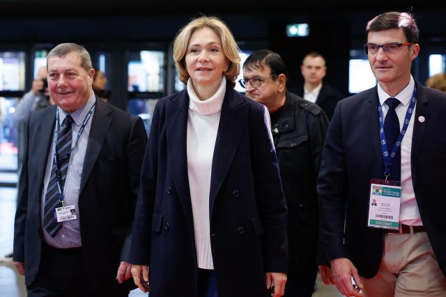 Ile-de-France region president Valerie Pecresse (C) arrives to visit the International Agricultural Show (Salon de l'Agriculture) at Paris Expo Porte de Versailles in Paris on February 22, 2026. (Photo by Charlotte SIEMON / AFP)