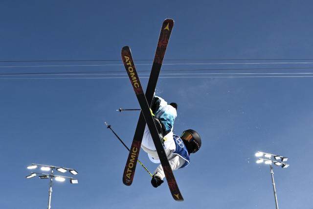 China's Zhang Kexin competes in the freestyle skiing women's freeski halfpipe final run 1 during the Milano Cortina 2026 Winter Olympic Games at Livigno Snow Park, in Livigno (Valtellina), on February 22, 2026. (Photo by Jeff PACHOUD / AFP)