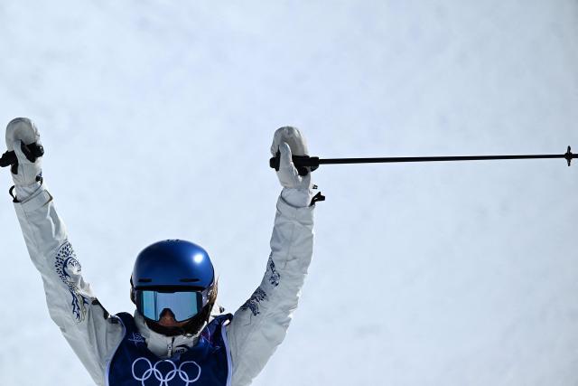 China's Gu Ailing Eileen reacts in the freestyle skiing women's freeski halfpipe final run 2 during the Milano Cortina 2026 Winter Olympic Games at Livigno Snow Park, in Livigno (Valtellina), on February 22, 2026. (Photo by Kirill KUDRYAVTSEV / AFP)
