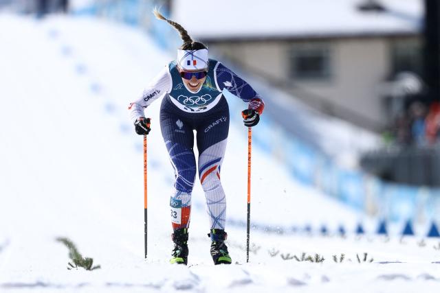 France's Justine Gaillard skies to the finish line during the women's cross country 50km mass start final event of the Milano Cortina 2026 Winter Olympic Games at Tesero Cross-Country Skiing Stadium in Lago di Tesero (Val di Fiemme), on February 22, 2026. (Photo by Anne-Christine POUJOULAT / AFP)
