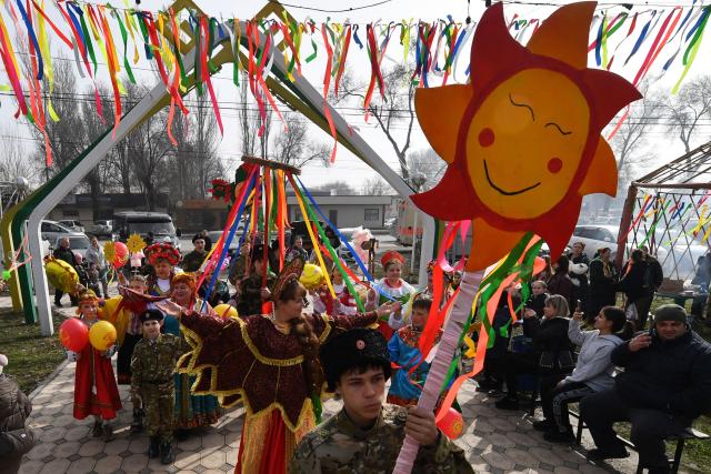 People celebrate Maslenitsa (Shrovetide), a traditional Slavic farewell ceremony to winter, in the village of Leninskoye on February 22, 2026. Shrovetide precedes the beginning of Lent, with each day of the week holding its own meaning. Shrove Sunday, also known as the Sunday of Forgiveness, is a day for asking forgiveness for the harm caused to other people intentionally or unintentionally. (Photo by Vyacheslav OSELEDKO / AFP)