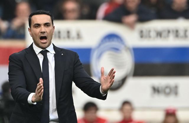 Atalanta's Italian head coch Raffaele Palladino gestures  during the Italian Serie A football match between Atalanta and Napoli at New Balance Arena in Bergamo on February 22, 2026. (Photo by Isabella BONOTTO / AFP)