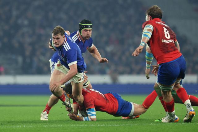 France's centre Emilien Gailleton is tackled by Italy's scrum-half Alessandro Fusco during the Six Nations international rugby union match between France and Italy at the Stade Pierre-Mauroy in Villeneuve-d'Ascq, northern France, on February 22, 2026. (Photo by Francois LO PRESTI / AFP)