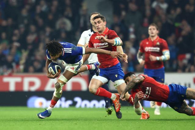 France's wing Théo Attissogbe escapes from Italy's wing Monty Loane's tackle (R) during the Six Nations international rugby union match between France and Italy at the Stade Pierre-Mauroy in Villeneuve-d'Ascq, northern France, on February 22, 2026. (Photo by Sameer AL-DOUMY / AFP)