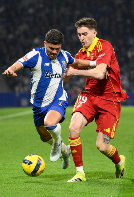 FC Porto's Brazilian forward #07 William Gomes (L) and Rio Ave's Greek midfielder #19 Antonis Papakanellos fight for the ball during the Portuguese League football match between FC Porto and Rio Ave FC at Dragao stadium in Porto on February 22, 2026. (Photo by Miguel RIOPA / AFP)