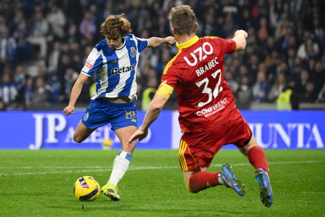 FC Porto's Portuguese midfielder #86 Rodrigo Mora is challenged by Rio Ave's Czech defender #32 Jakub Brabec during the Portuguese League football match between FC Porto and Rio Ave FC at Dragao stadium in Porto on February 22, 2026. (Photo by Miguel RIOPA / AFP)