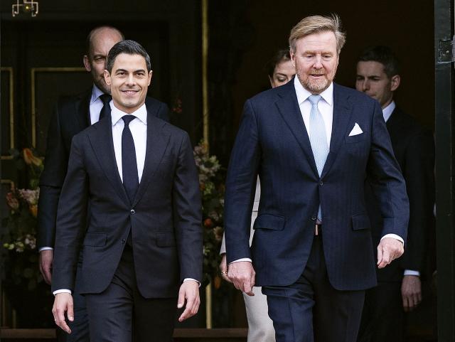 Netherlands' new Prime minister Rob Jetten (L) and Netherlands' Willem-Alexander appear on the top of the steps ahead of the family photograph as part of the swearing-in ceremony of the new Jetten cabinet at Huis ten Bosch Palace in The Hague, The Netherlands on February 23, 2026. The new Dutch government will be sworn in today, with 38-year-old centrist Rob Jetten set to be the country's youngest-ever prime minister. (Photo by Jeroen Jumelet / ANP / AFP) / Netherlands OUT