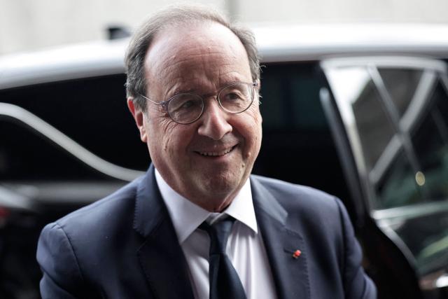 Socialistes et Apparentes' MP Francois Hollande arrives to visit the Paris International Agricultural Show (Salon de l'Agriculture) at Paris Expo Porte de Versailles in Paris on February 23, 2026. (Photo by STEPHANE DE SAKUTIN / AFP)