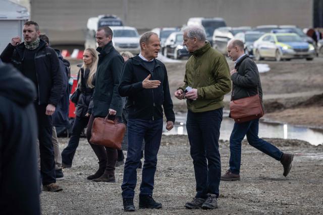 Poland's Prime Minister Donald Tusk (C-L) and Norway's Prime Minister Jonas Gahr Store (C-R) chat during their meeting on February 23, 2026, in Camp Jomsborg - Norwegian Army training camp located in Lipa, south-eastern Poland, established to train Ukrainian soldiers. (Photo by Wojtek RADWANSKI / AFP)