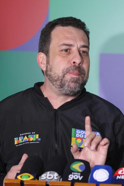 Minister Guilherme Castro Boulos (L), Secretary-General of the Presidency of the Brazilian Republic, along with Brazil’s Minister of Indigenous Peoples, Sonia Guajajara (Out of frame), announces the revocation of a government decree authorizing the creation of a waterway during a press conference in Brasilia, Brazil on January 23, 2026 (Photo by Sergio Lima / AFP)