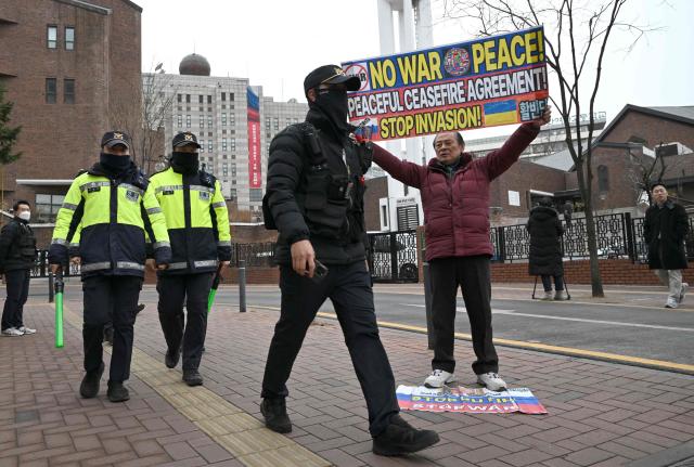 A South Korean protester holds up a banner as he condemns Russia's invasion of Ukraine near the Russian embassy in Seoul on February 24, 2026, on the 4th anniversary of the Russia-Ukraine war. (Photo by Jung Yeon-je / AFP)