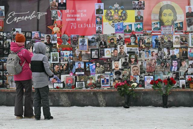 People visit a memorial for the fallen Russian soldiers, including Russia's Wagner paramilitary group fighters, on a street in Moscow on February 24, 2026, on the fourth anniversary of the ongoing Russia-Ukraine conflict. (Photo by HECTOR RETAMAL / AFP)
