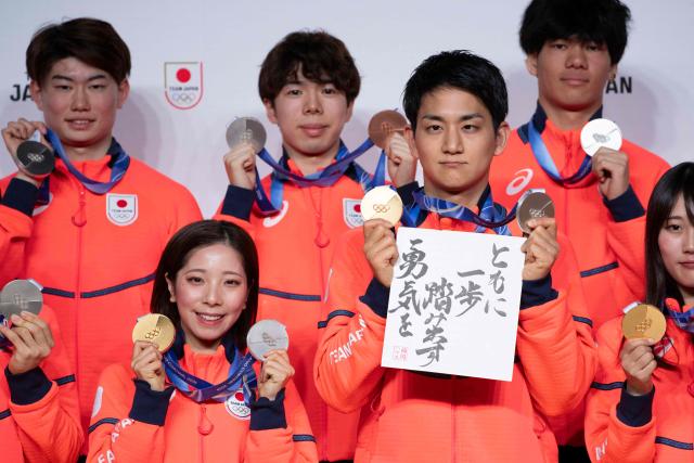 Milano Cortina 2026 Winter Olympic Games gold medallists in the figure skating event Japan's Riku Miura (front L) and Ryuichi Kihara (front R) pose during a press conference in Tokyo on February 24, 2026. (Photo by Yuichi YAMAZAKI / AFP)