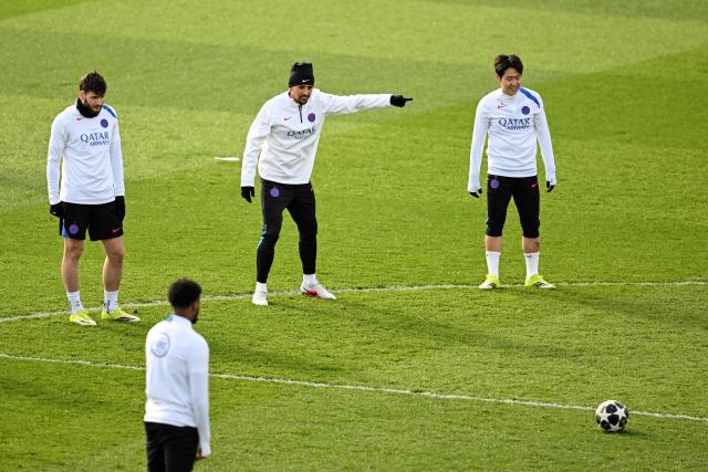 (From L) Paris Saint-Germain's Georgian forward #07 Khvicha Kvaratskhelia, Paris Saint-Germain's Brazilian defender #05 Marquinhos and Paris Saint-Germain's South Korean midfielder #19 Lee Kang-in attend a training session at the Campus Paris Saint-Germain in Poissy, in the western outskirts of Paris on February 24, 2026, on the eve of the UEFA Champions League play-off second leg football match between Paris Saint-Germain and AS Monaco. (Photo by Anna KURTH / AFP)