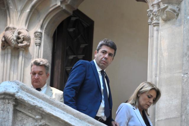 (FILES) President of Valencia's Region Carlos Mazon flanked by vice-president Susana Camarero (R), leaves after a press conference to announce his resignation at Valencia's Palau de la Generalitat on November 3, 2025. The judge investigating the floods that in 2024 left 230 dead in the Spanish region of Valencia requested on February 24, 2026 the indictment of former regional president Carlos Mazon, who resigned in November and was widely criticized by the families of the victims. (Photo by Jose JORDAN / AFP)