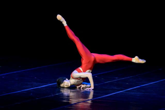 A dancer from 'Bejart Ballet Lausanne' (BBL) of Switzerland performs in "The Firebird", choregraphed by Maurice Bejart to the music of Igor Stravinsly, as part of the three unique ballets brought together at Zorlu Performing Arts Center (PSM) in Istanbul on February 21, 2026. (Photo by Yasin AKGUL / AFP)