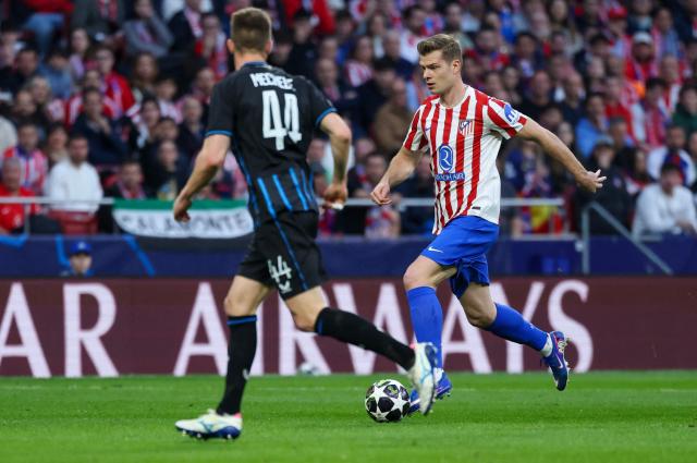 Atletico Madrid's Norwegian forward #09 Alexander Sorloth (R) controls the ball challenged by Club Brugge's Belgian defender #44 Brandon Mechele during the UEFA Champions League knockout round play-off second leg football match between Club Atletico de Madrid and Club Brugge KV at Metropolitano Stadium in Madrid on February 24, 2026. (Photo by Thomas COEX / AFP)
