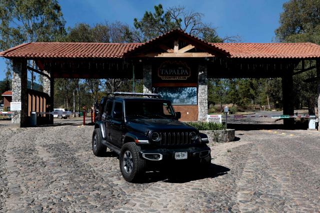 A vehicle leaves the “Tapalpa Country Club”, where Colombian drug lord "El Mencho” was hiding at the moment of the operation in which he was killed, in Tapalpa, Jalisco state, Mexico, on February 24, 2026. Residents of Jalisco cautiously peeked their heads out on February 23, 2026 after waves of retaliatory cartel violence rocked the Mexican state over the weekend following the death of a major drug kingpin. (Photo by Ulises Ruiz / AFP)