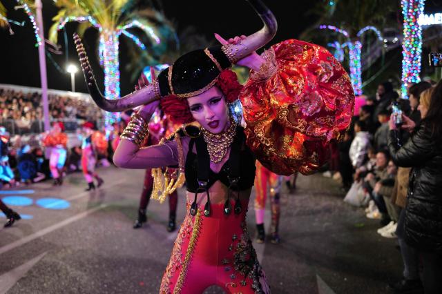 An artist performs during the 141th edition of the Nice Carnival in the French Riviera City of Nice on February 24, 2026. The edition 2026 of the Nice Carnival, whose theme is "Long live the Queen", takes place until March 1, 2026. (Photo by Valery HACHE / AFP)