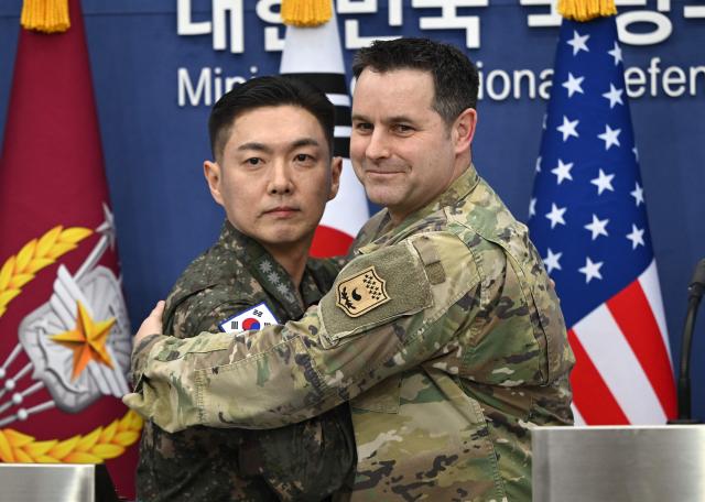 Colonel Jang Do-young (L), public affairs director of South Korea's Joint Chiefs of Staff, and Colonel Ryan Donald (R), public affairs director of the United Nations Command (UNC), Combined Forces Command (CFC) and United States Forces Korea (USFK), pose for a photo during a press briefing on the 2026 ROK-US Freedom Shield Military Exercise at the Defence Ministry in Seoul on February 25, 2026. (Photo by JUNG YEON-JE / POOL / AFP)